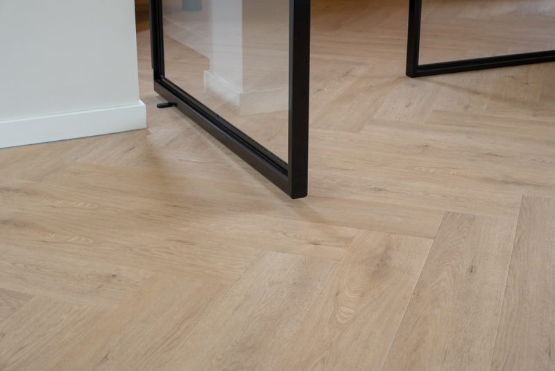 Floer Walvisgraat PVC - Gaia Grijsbeige - Afbeelding 10